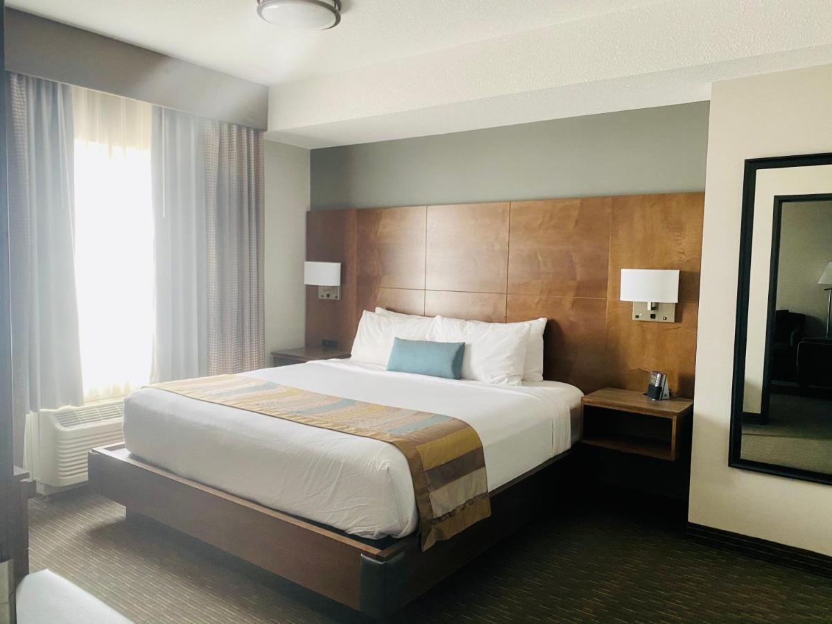 Wingate By Wyndham Calgary Airport Hotel Bagian luar foto