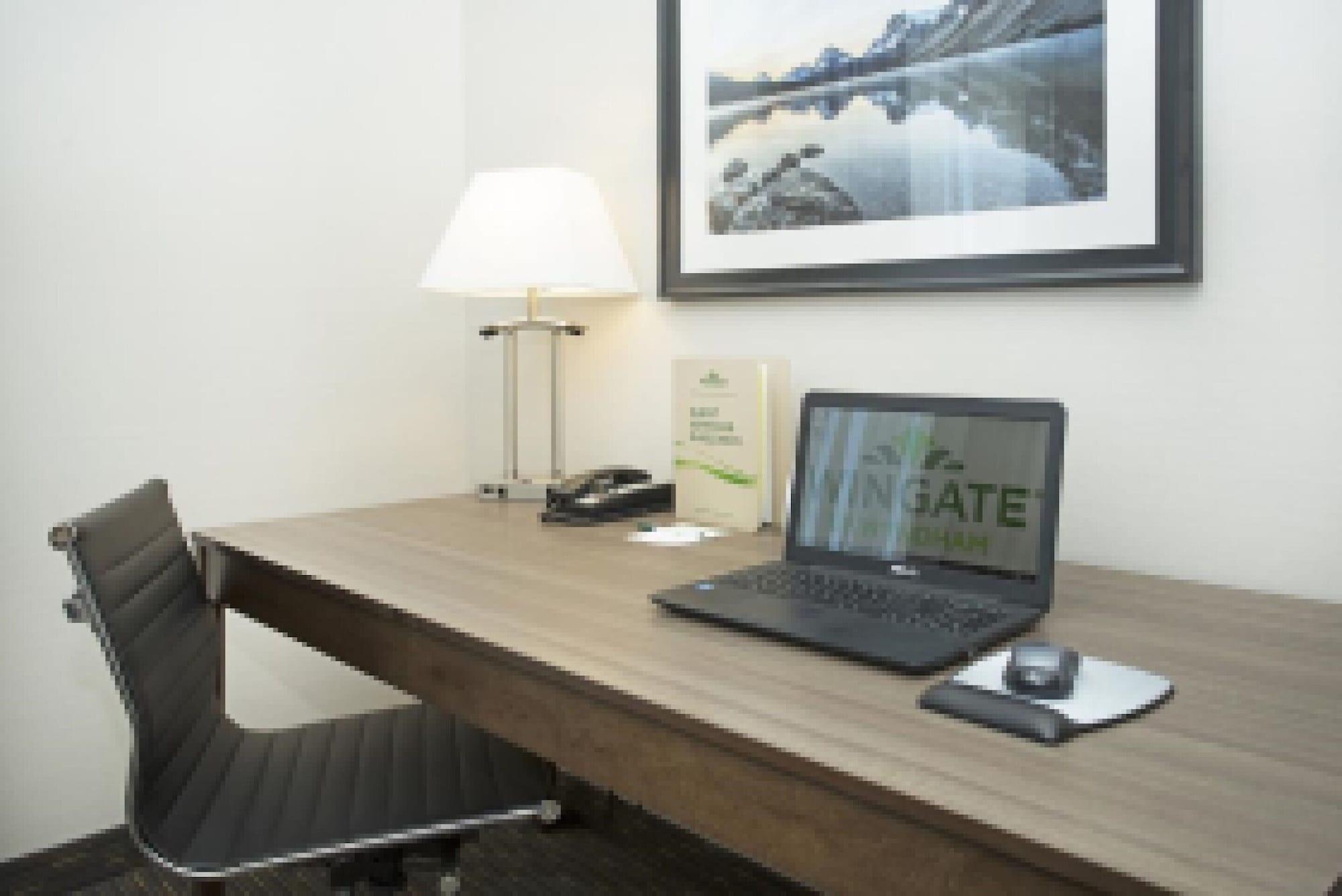 Wingate By Wyndham Calgary Airport Hotel Bagian luar foto