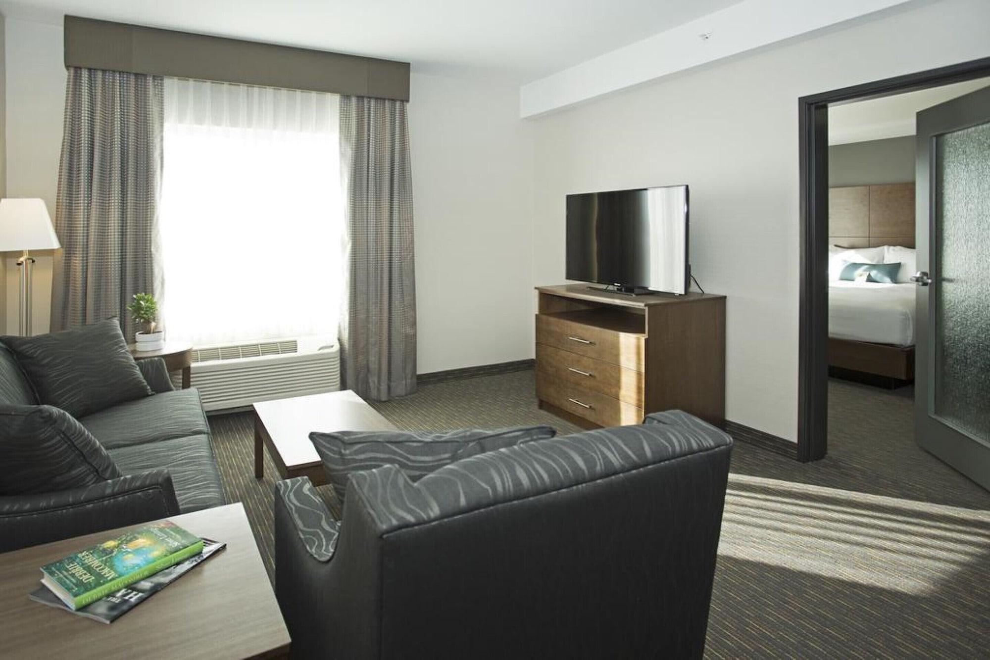 Wingate By Wyndham Calgary Airport Hotel Bagian luar foto