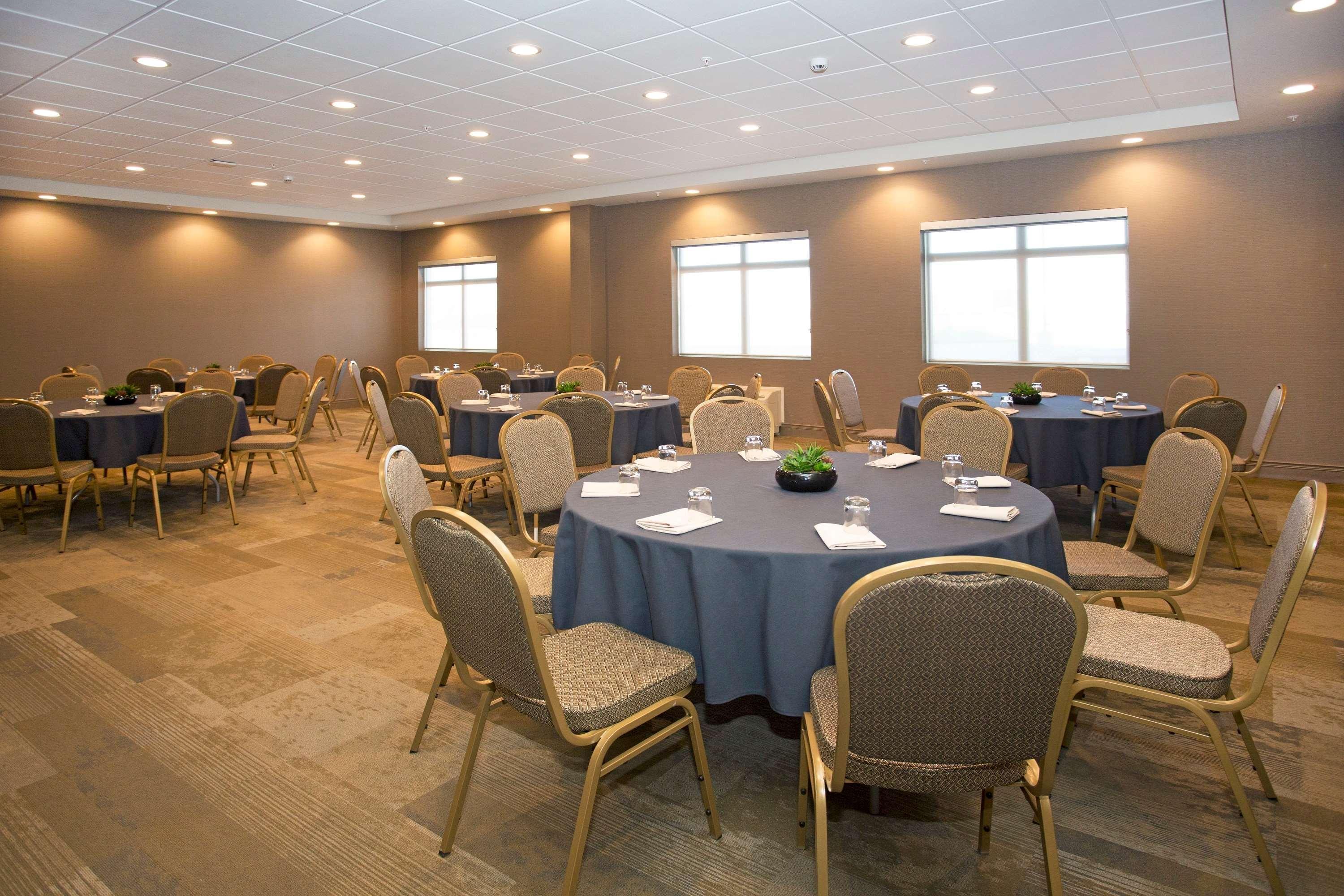 Wingate By Wyndham Calgary Airport Hotel Bagian luar foto