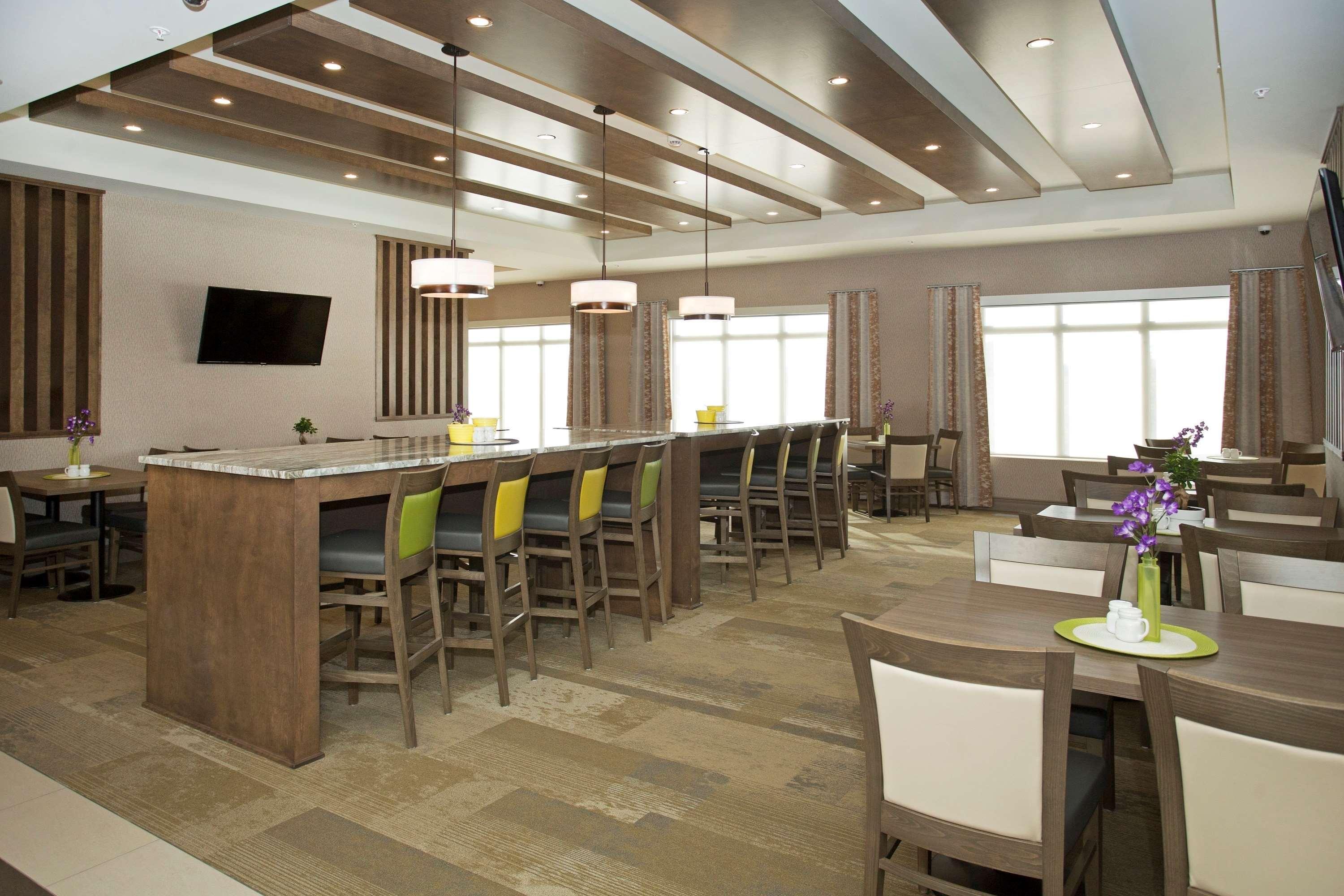 Wingate By Wyndham Calgary Airport Hotel Bagian luar foto