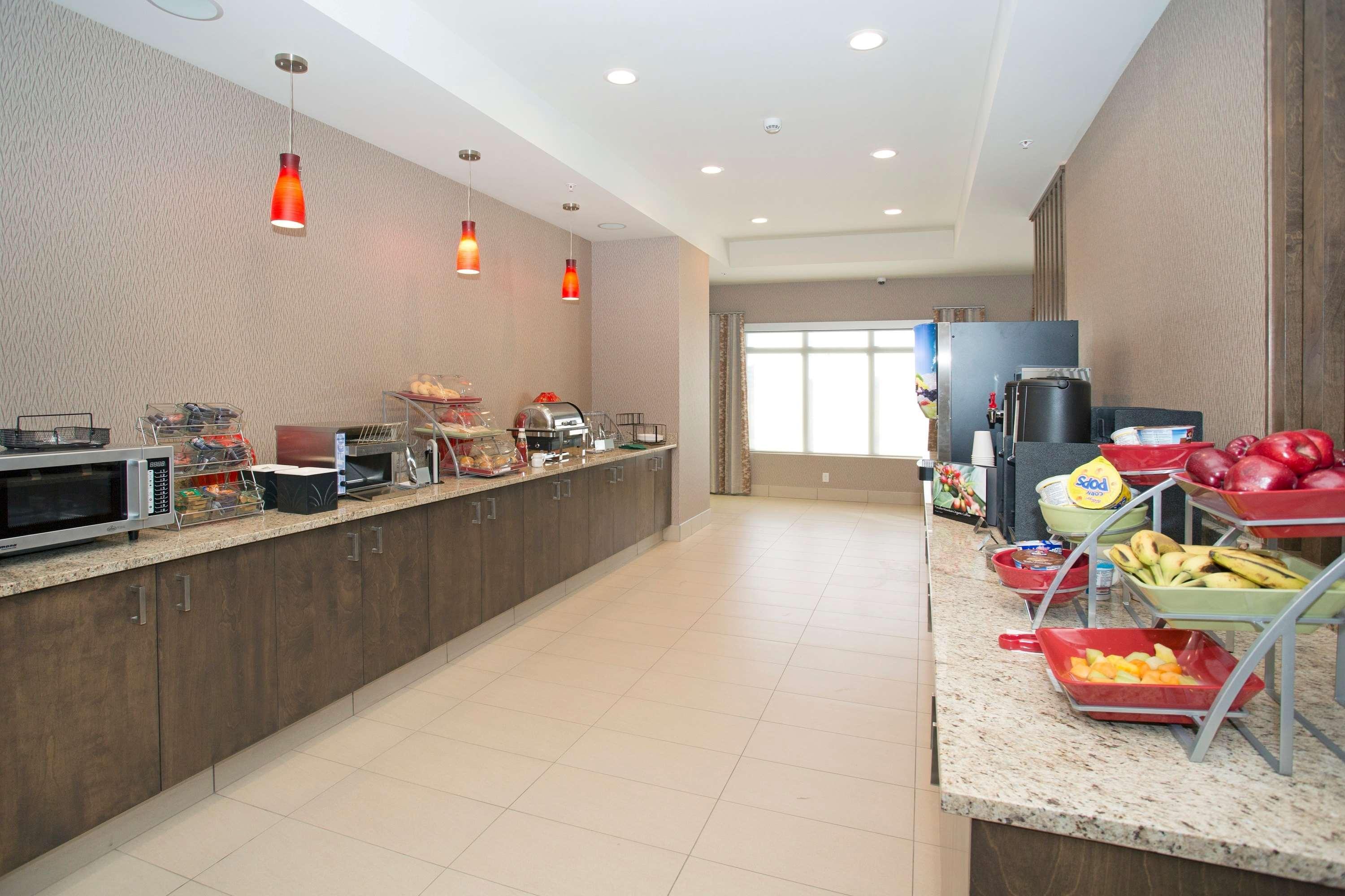 Wingate By Wyndham Calgary Airport Hotel Bagian luar foto