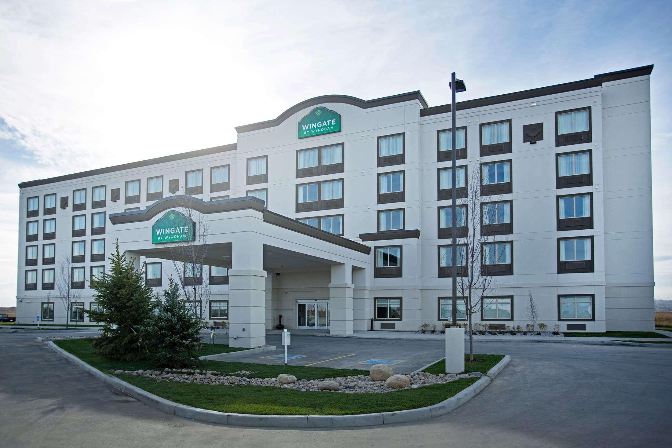 Wingate By Wyndham Calgary Airport Hotel Bagian luar foto