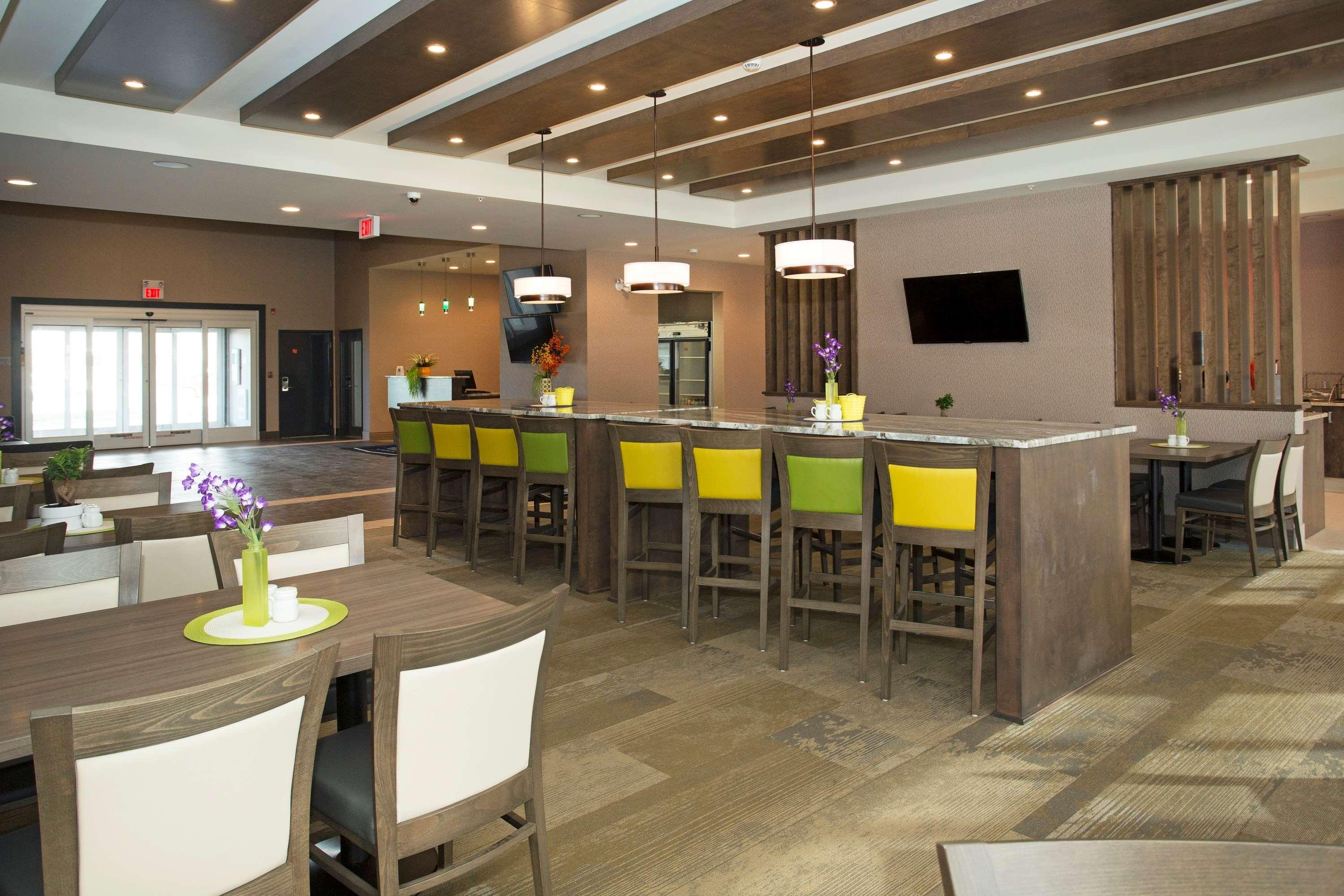 Wingate By Wyndham Calgary Airport Hotel Bagian luar foto