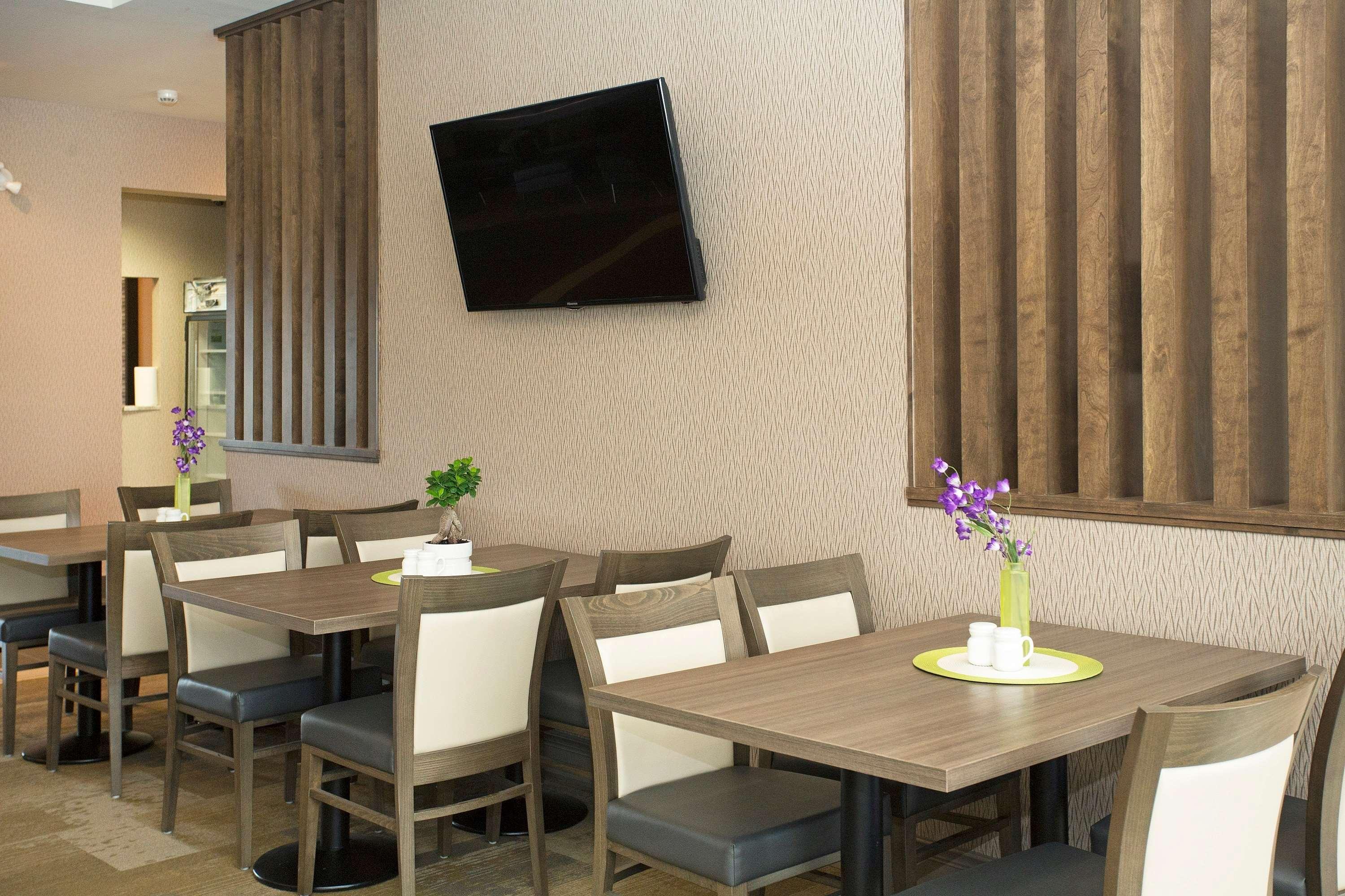 Wingate By Wyndham Calgary Airport Hotel Bagian luar foto