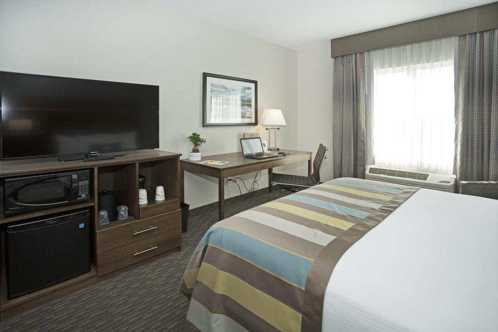 Wingate By Wyndham Calgary Airport Hotel Bagian luar foto
