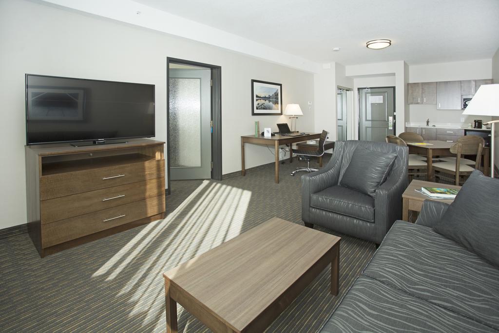 Wingate By Wyndham Calgary Airport Hotel Bagian luar foto
