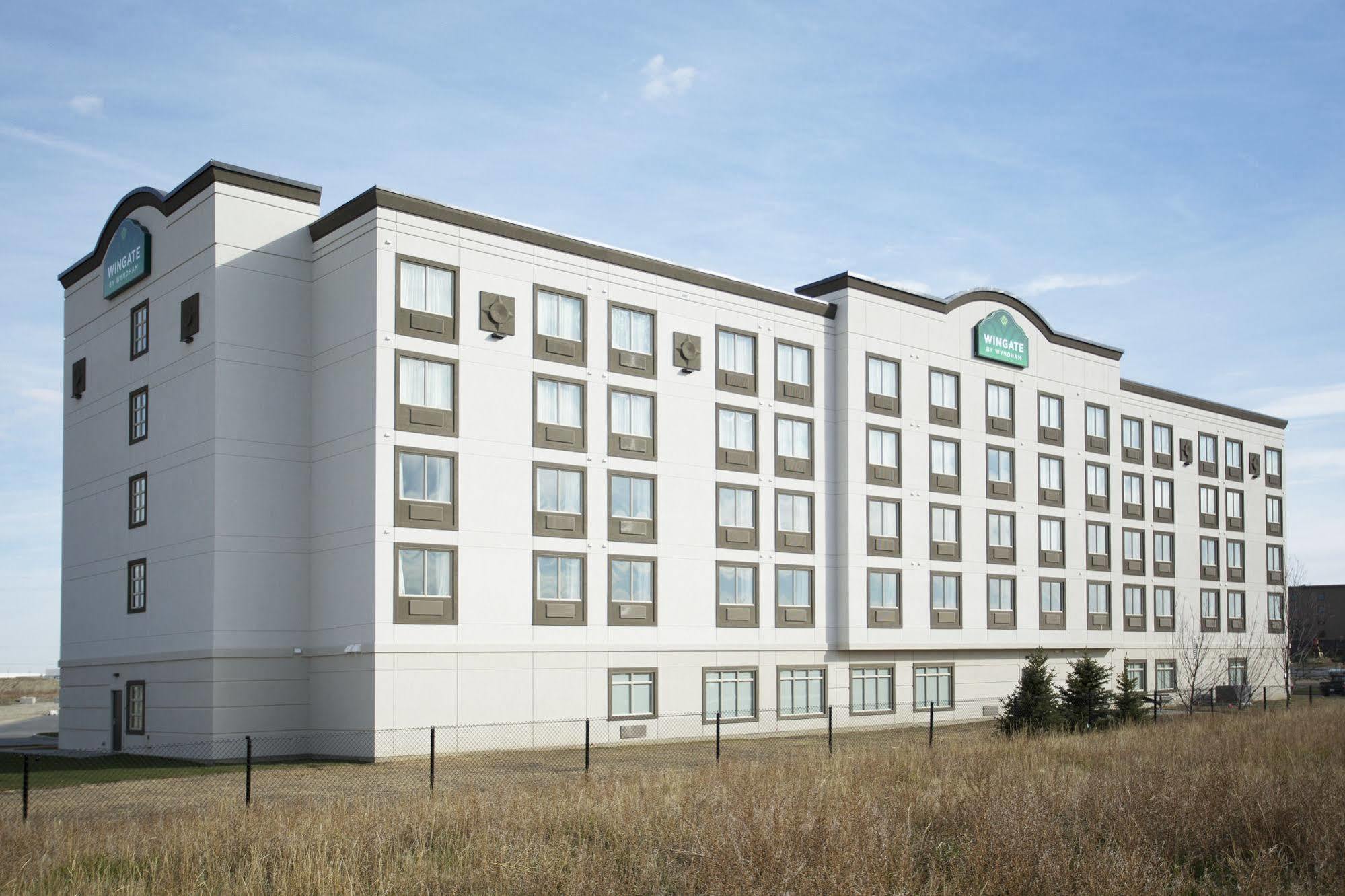 Wingate By Wyndham Calgary Airport Hotel Bagian luar foto