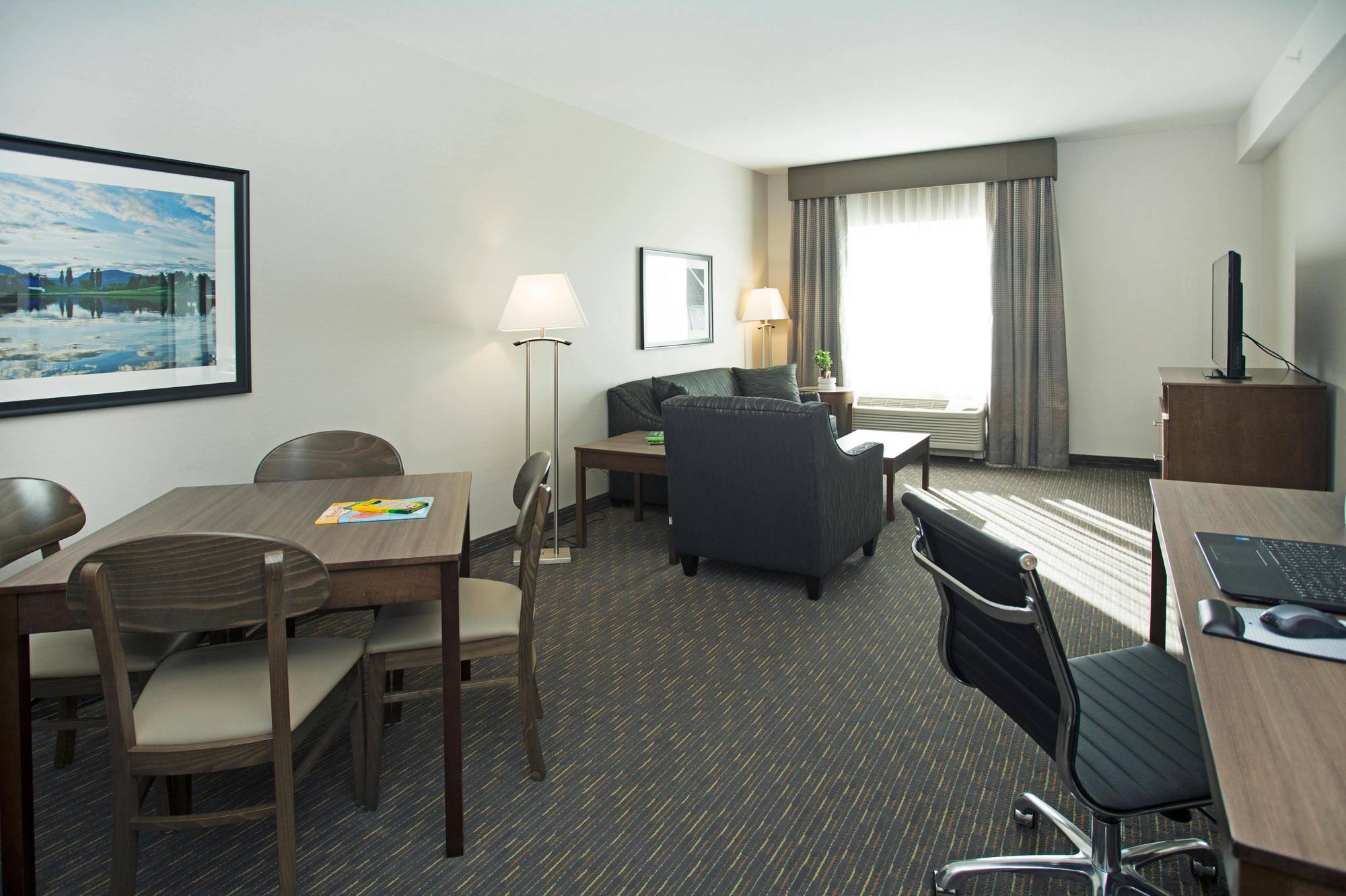 Wingate By Wyndham Calgary Airport Hotel Bagian luar foto