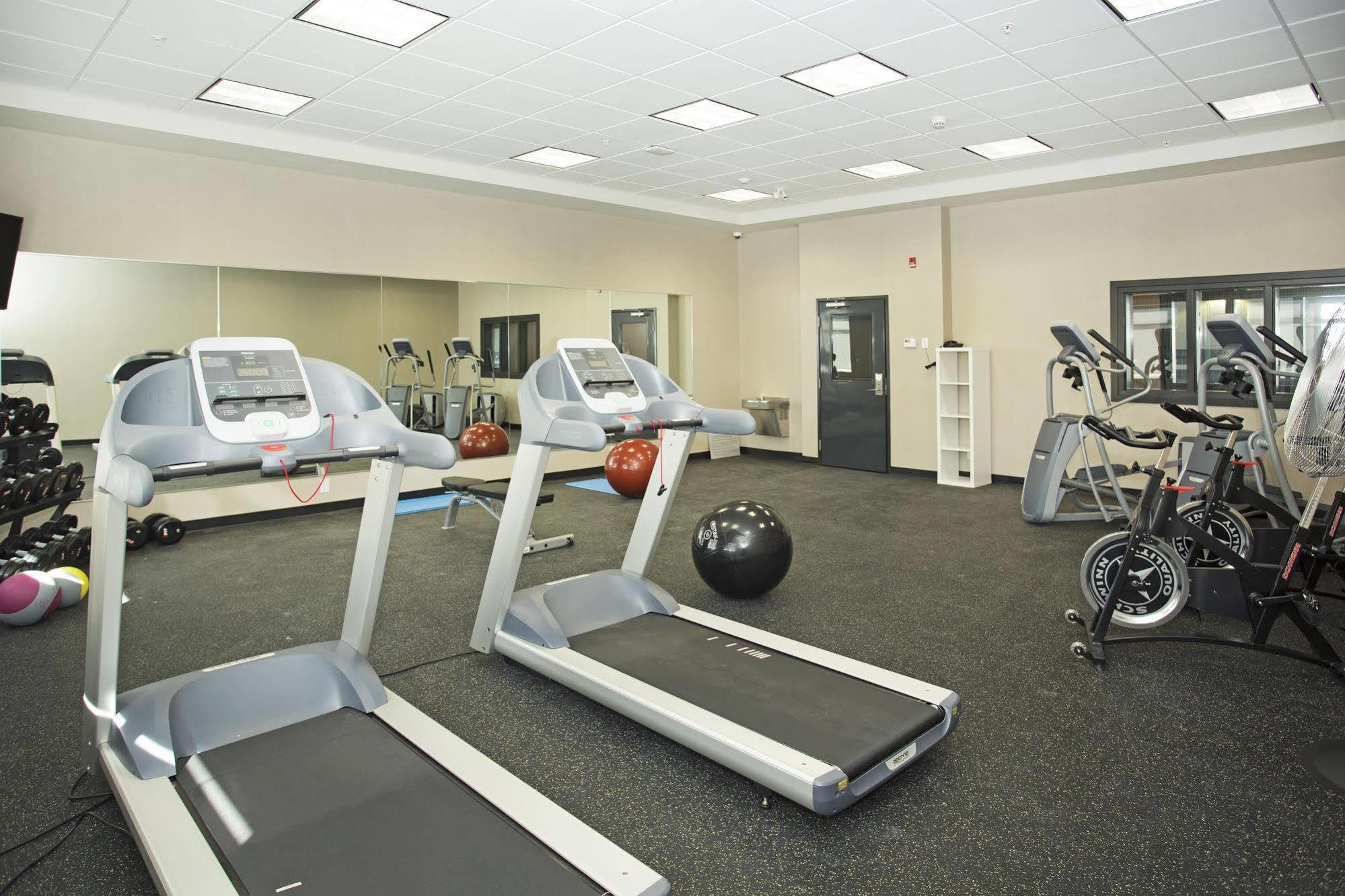 Wingate By Wyndham Calgary Airport Hotel Bagian luar foto